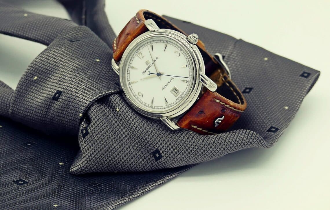 montre et tenue