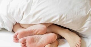 pieds sous la couette